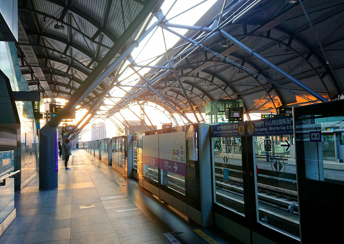 捷運新莊產業園區站黃昏